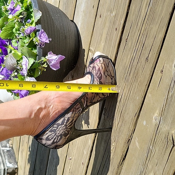 Jennifer Lopez Lace Peep-Toe Stiletto Heels! 7 - Picture 8 of 15